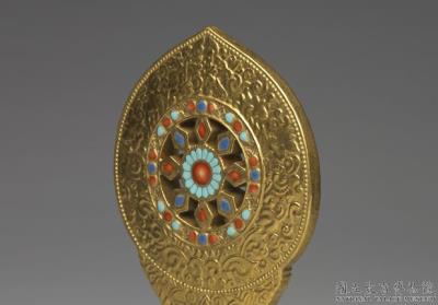 图片[3]-Gilt porcelain monstrance with the Wheel of the Law/ Dharmachakra in fencai painted enamels, Qing dynasty,  Jiaqing reign (1796-1820)-China Archive